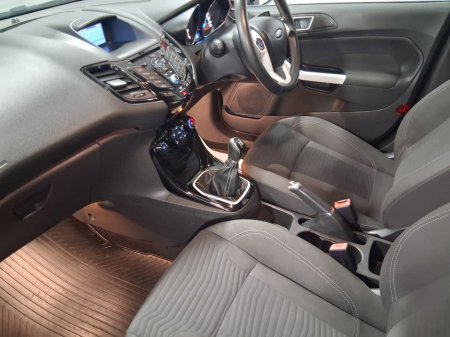 2016 Ford Fiesta - thumbnail 8