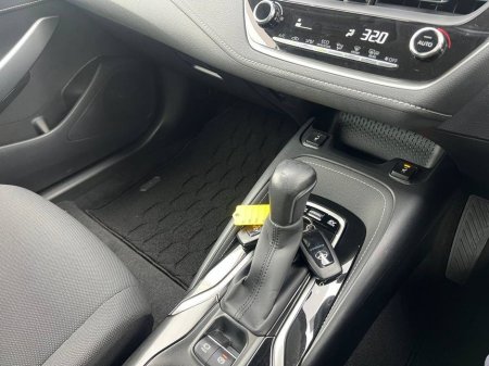 2020 Toyota Corolla 1.8 HYBRID // HEATED SEATS // REVERSE CAMERA // ADAPTIVE CRUISE CONTROL €19,900 thumbnail