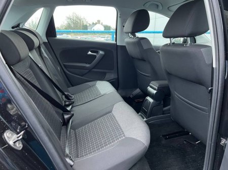 2017 Volkswagen Polo COMFORTLINE 1.2 TSI // 15" ALLOYS // REVERSE CAMERA // DIGITAL CLIMATE CONTROL €13,900 thumbnail