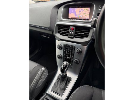 2018 Volvo V40 D2 (120hp) Momentum Edition Geartronic thumbnail