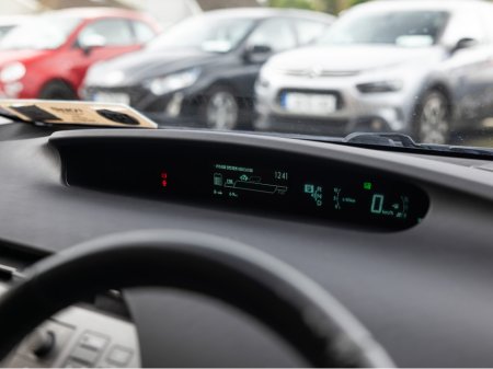 2015 Toyota Prius - thumbnail 13