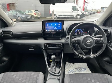 2024 Toyota Yaris YARIS HYBRID LUNA SPORT €25,950 thumbnail