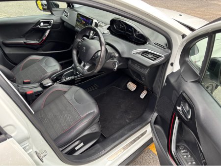 2018 Peugeot 2008 - thumbnail 9