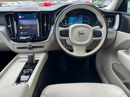 2022 Volvo XC60 B4 AWD MOMENTUM WITH EXTRAS €39,995 thumbnail