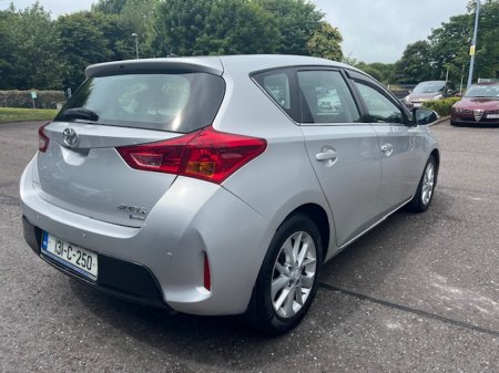 2013 Toyota Auris - thumbnail 7