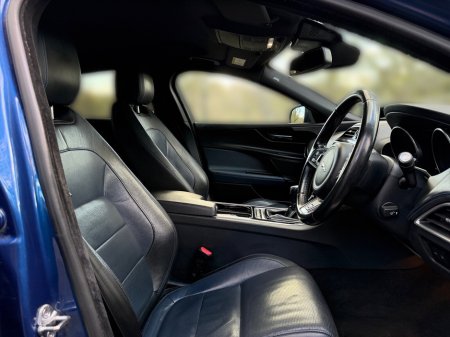 2015 Jaguar XE - thumbnail 8