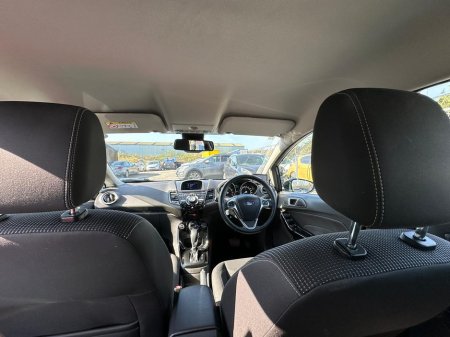 2016 Ford Fiesta - thumbnail 16