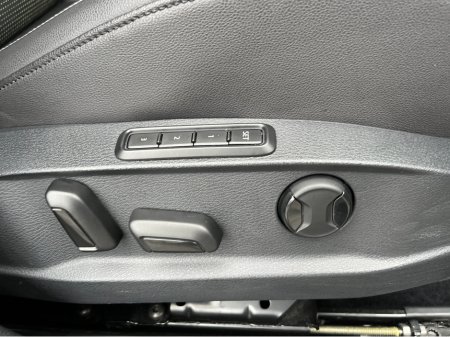 2020 Volkswagen Golf MEISTER HIGHLINE AUTOMATIC 2.0 DIESEL //MASSIVE SPEC//FULL LEATHER HEATED SEATS//DYNAUDIO SOUND SYSTEM//ELECTRIC MEMORY DRIVERS SEAT//REVERSE CAMERA// €21,950 thumbnail