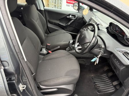 2017 Peugeot 208 - thumbnail 10