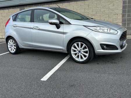 2015 Ford Fiesta - thumbnail 2