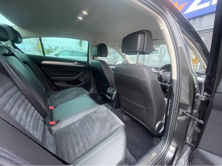 2017 Volkswagen Passat HIGHLINE 1.6 TDI MANUAL 6SPEED FWD 120HP 4DR €14,500 thumbnail