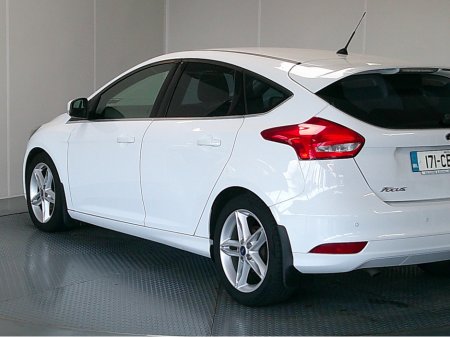 2017 Ford Focus - thumbnail 10