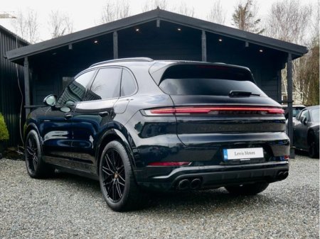 2025 Porsche Cayenne - thumbnail 4