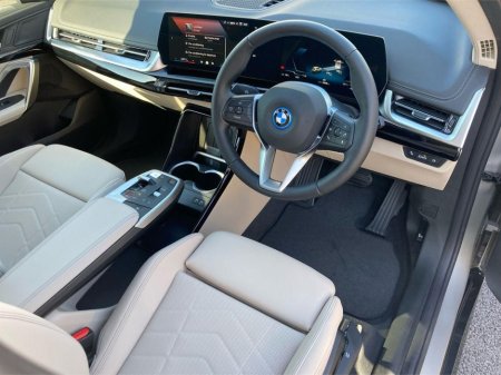 2025 BMW iX1 - thumbnail 6