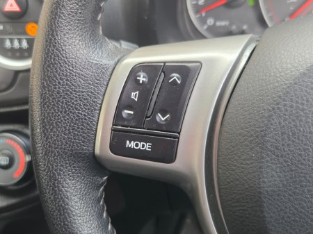 2013 Toyota Yaris - thumbnail 28