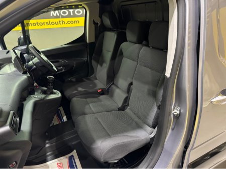 2024 Opel Combo SPORTIVE L1H1-1.5 100PS D-6SPEED TOP SPEC €19,950 thumbnail