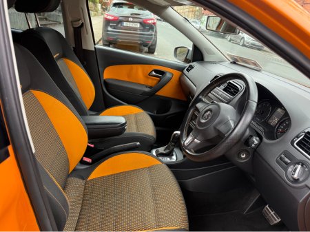 2011 Volkswagen Polo - thumbnail 13