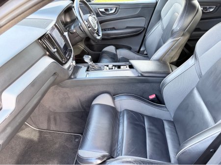 2019 Volvo XC60 2.0 D4 190HP 5DR R-DESIGN €30,995 thumbnail