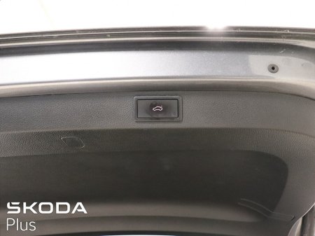 2023 Skoda Karoq 2.0TDI 115HP Sportline €35,950 thumbnail