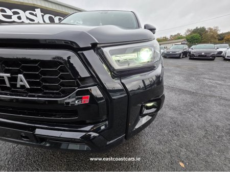 2023 Toyota Hilux GR EDITION 2.4D 360 REV CAMERA  4X4 HALF LEATHER  SEATS - €48,500 thumbnail