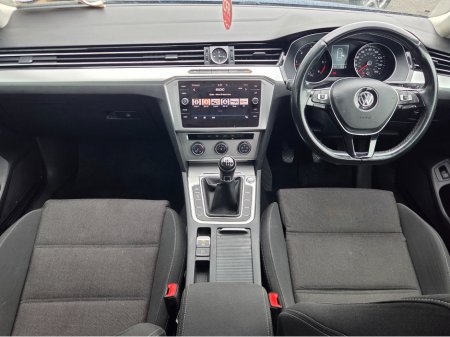 2017 Volkswagen Passat - thumbnail 4