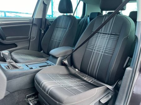 2015 Volkswagen Golf R-LINE PACK 1.2 TSI AUTO // LOUNGE EDITION // NEW 19" ALLOYS // REVERSE CAMERA // ADAPTIVE CRUISE CONTROL €13,900 thumbnail