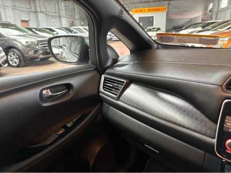 2019 Nissan Leaf - thumbnail 12