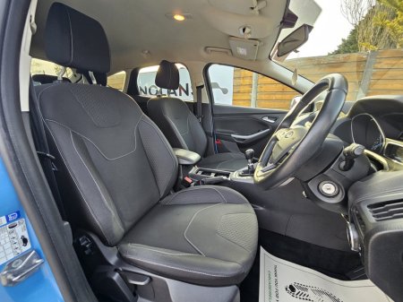 2017 Ford Focus - thumbnail 23