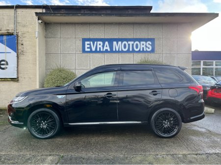 2021 Mitsubishi Outlander 4WD BLACK EDITION PLUG IN HYBRID 2.4 PETROL //HALF LEATHER HEATED SEATS AND STEERING WHEEL//REVERSE CAMERA//KEYLESS ENTRY//ADAPTIVE CRUISE CONTROL// €27,950 thumbnail