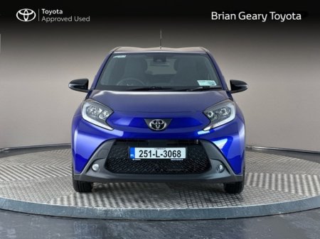 2025 Toyota Aygo X PULSE *VERY LOW KMS* €21,950 thumbnail