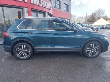 2024 Volkswagen Tiguan - thumbnail 2