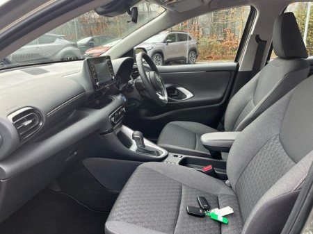 2023 Toyota Yaris 1.5 HYBRID LUNA 4DR AUTO €23,950 thumbnail