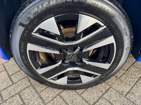 2025 Peugeot 208  €26,950