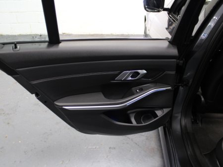 2022 BMW 3 Series - thumbnail 32