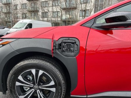 2025 Toyota bZ4X - thumbnail 6