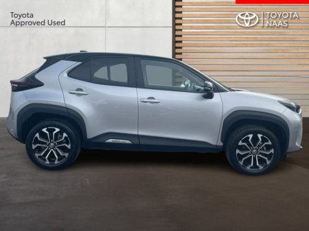 2024 Toyota Yaris Cross - thumbnail 3