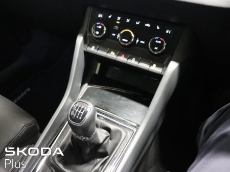 2025 Skoda Karoq SELECTION 2.0TDI 115HP €39,950 thumbnail