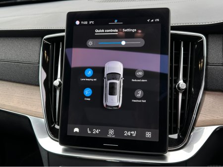 2025 Volvo XC90 MULBERRY RED / PLUS DARK T8 PHEV AWD AUTO PLUS €78,950 thumbnail