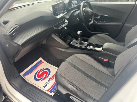 2022 Peugeot 2008 1.2 Puretech 100bhp Allure €21,895 thumbnail