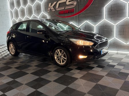 2016 Ford Focus - thumbnail 10