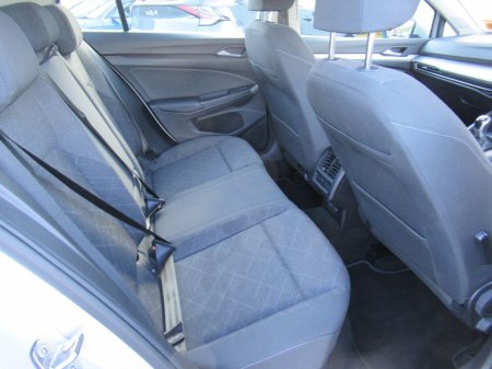 2024 Volkswagen Golf Life 2.0 TDI 115HP 5DR €30,950 thumbnail