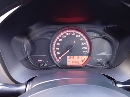 2015 Toyota Yaris - thumbnail 17