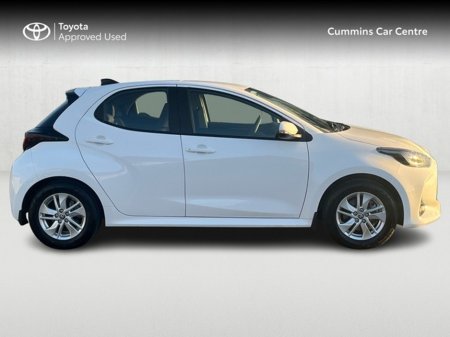 2025 Toyota Yaris - thumbnail 3