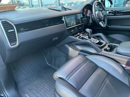 2022 Porsche Cayenne Coupe 3.0 V6 e-hybrid €73,995 thumbnail