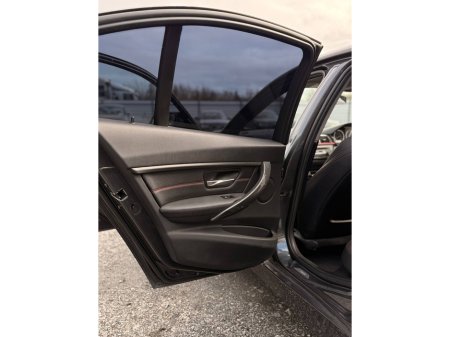 2015 BMW 3 Series - thumbnail 31