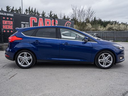 2016 Ford Focus - thumbnail 13