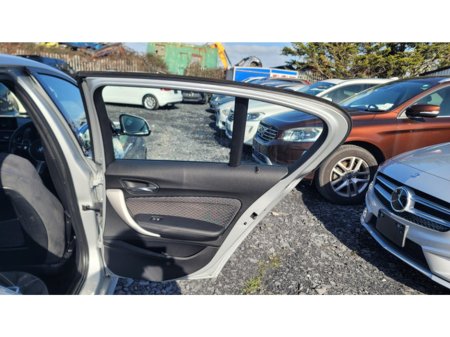 2016 BMW 1 Series - thumbnail 7