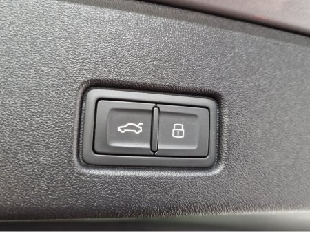 2024 Audi Q4 e-tron 45 S LINE (TECH PACK / 82KWH BATTERY) 282BHP AUTOMATIC **ONE OWNER / APPLE CARPLAY / ADAPTIVE CRUISE CONTROL / FULL LEATHER / SONOS PREMIUM SOUND / SAT NAV / REVERSE CAMERA / WIRELESS PHONE CHARGING** €43,900 thumbnail