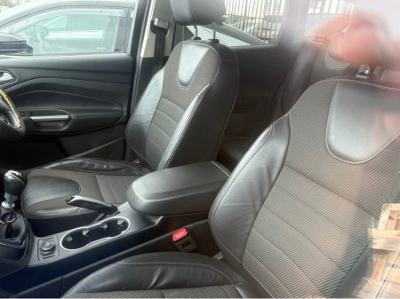 2016 Ford Kuga - thumbnail 3