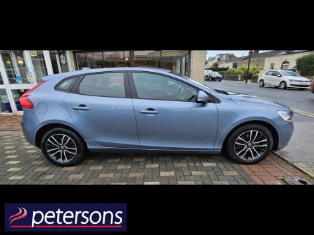 2017 Volvo V40 2.0 D2 MOMENTUM NAV + 120BHP 5DR €12,950 thumbnail